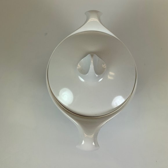 Vintage Midcentury Modern Melamine Sugar bowl with lid and Creamer - Picture 6 of 11